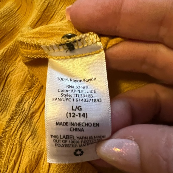 Time & Tru Blouse - Picture 9 of 10